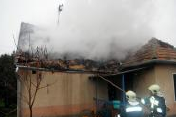 Családi ház égett le Nagykarácsonyban