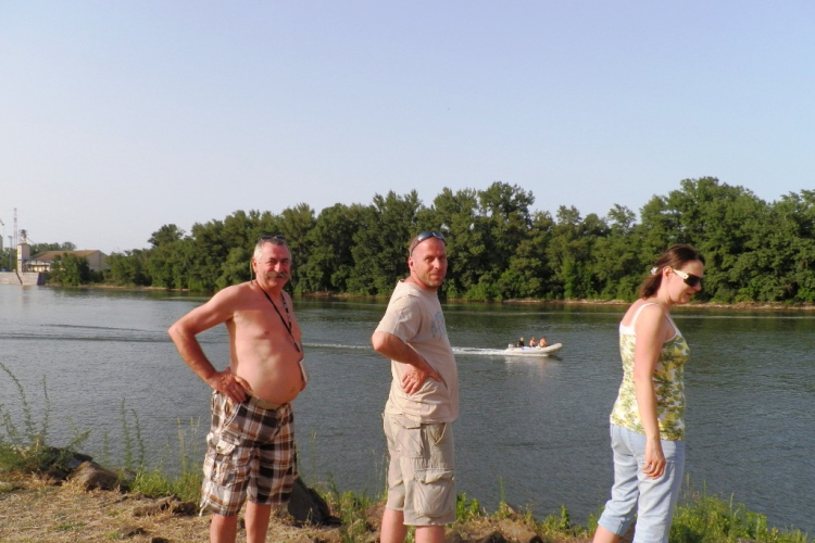 Motorcsónak két napon keresztül