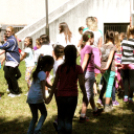 Nyári Topogás és Vásári Komédiák az MMK-ban Szivárványos az ég alja