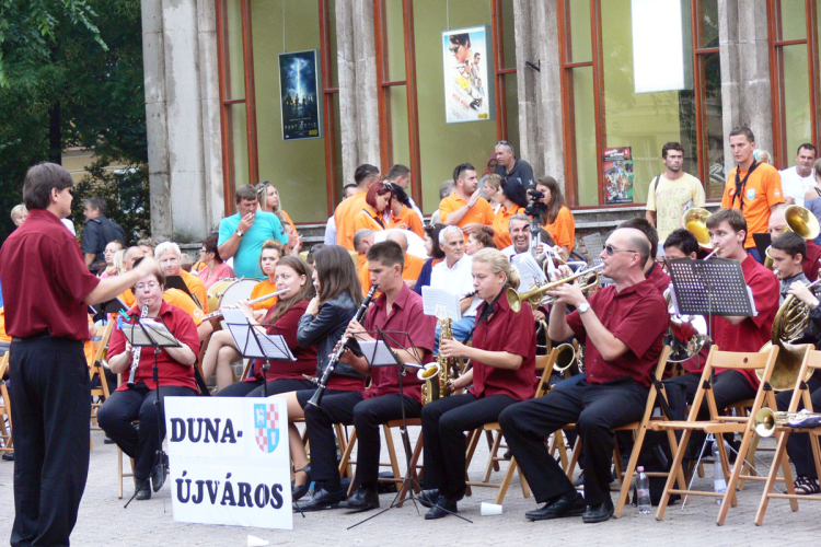 Mazsorettek és fúvós zene