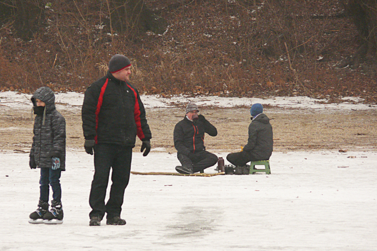 Korcsolyázás a szabadstrandnál