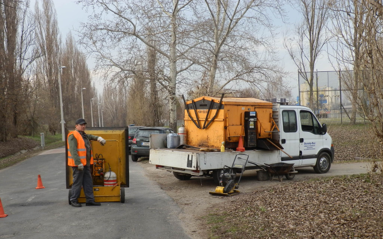 Paplan az aszfalton és nyertesek