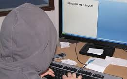 Vádemelés az internetes csaló ellen