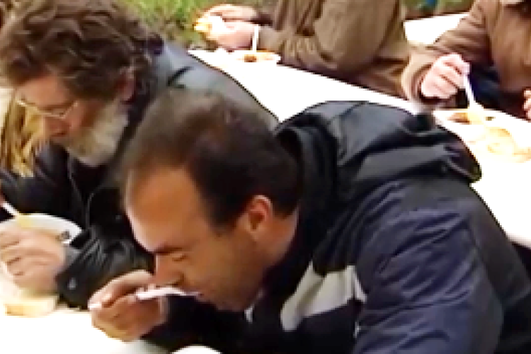 Élelemre és takaróra gyűjtenek