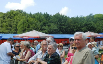 Szakszervezeti és kormánymegbízotti kommentek a kohó-felújításhoz