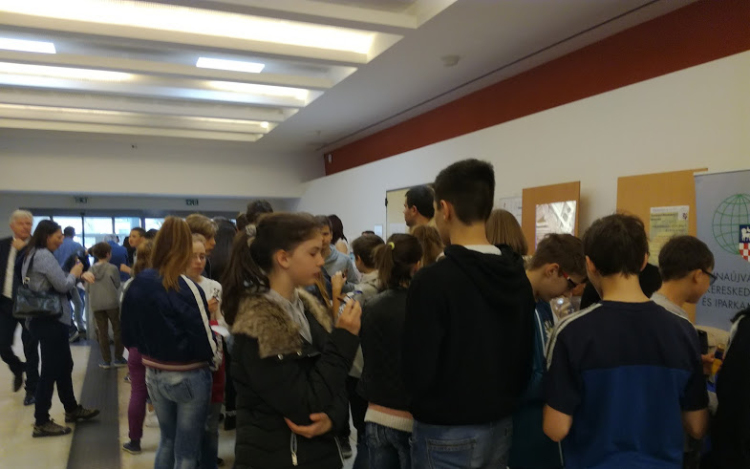 Munkát és lehetőséget