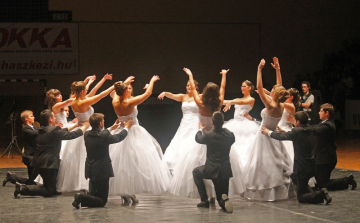 Készüljünk együtt a szalagavatóra!  Pazar bemutató október 17-én