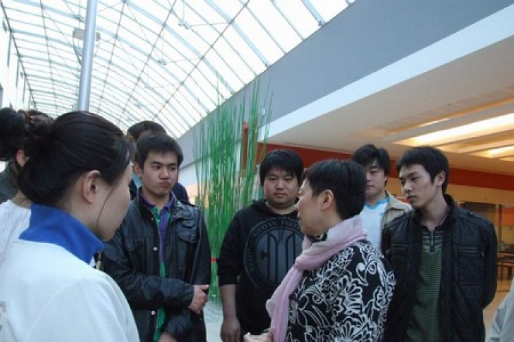 Itt vannak a kínaiak, sőt...