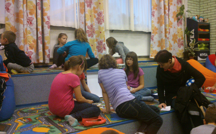 Arany iskola- játékkuckó a gyermekeknek