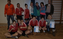 Hildes lányok rúgták a labdát