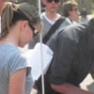 Együtt 2014 kampány-körút  a bejáratnál Gombossal