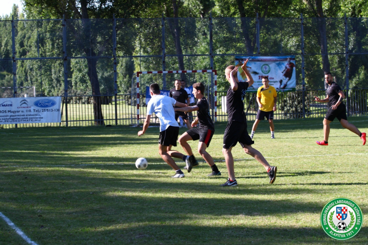 Futballoztak és ismét példát mutattak: segítség a kórháznak