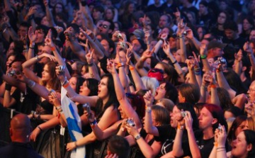 Hamarosan DUDIK, foci VB-vel fűszerezve!