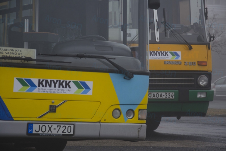 Lángra kapott buszok Székesfehérváron és Dunaújvárosban