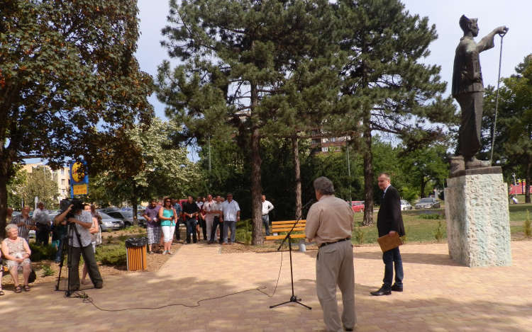 A szobor maradt, csak a környezete lett szebb