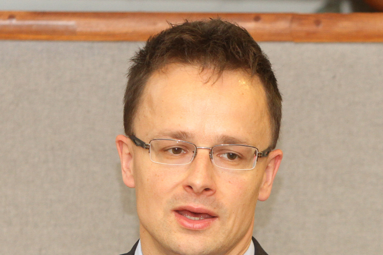 Lakossági fórum a Városházán: Szijjártó - a magyar kormány két lábra állította Magyarországot