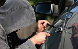 Lopott, sikkasztott, lebukott