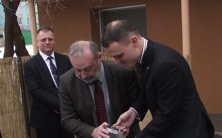 Kórház: alapkő-elhelyezés 2013. január 9-én