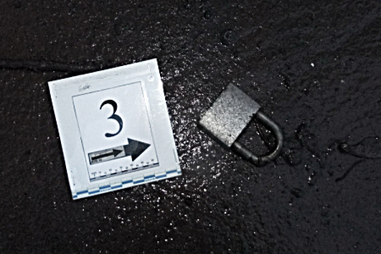 Garázssoron fosztogattak