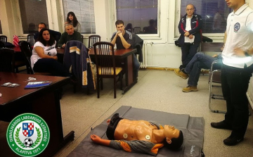 Életmentést tanultak a focisták