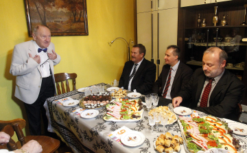 Dunaújváros díszpolgárát köszöntötték- DSTV videóval