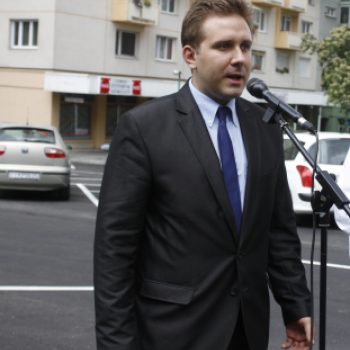 Derkovits parkoló átadása