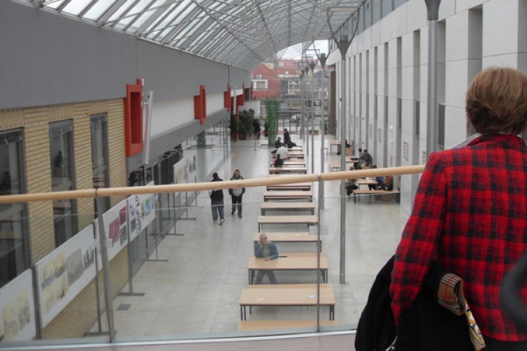 Nők és a tudomány a főiskolán - DSTV videóval