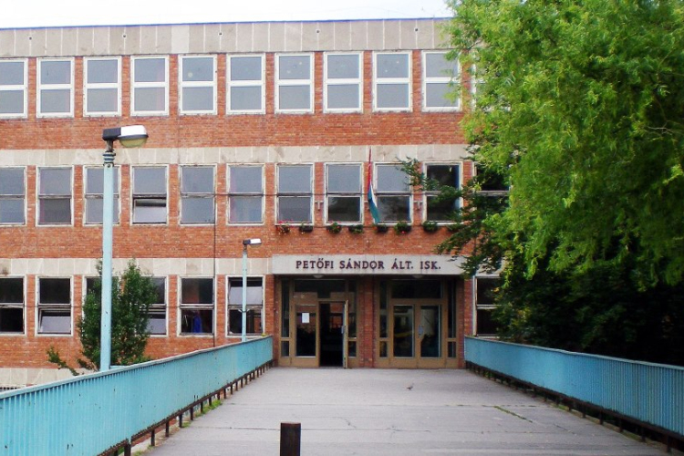 Segítőkész diákok jelentkezését várják