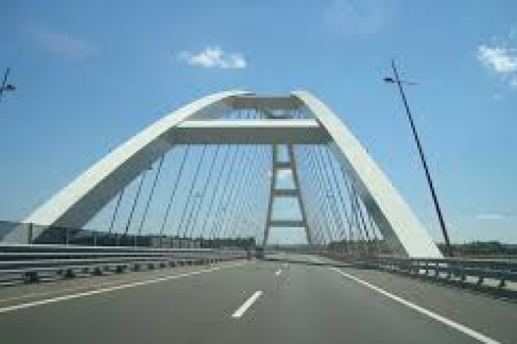 Három sztráda csomópontjában