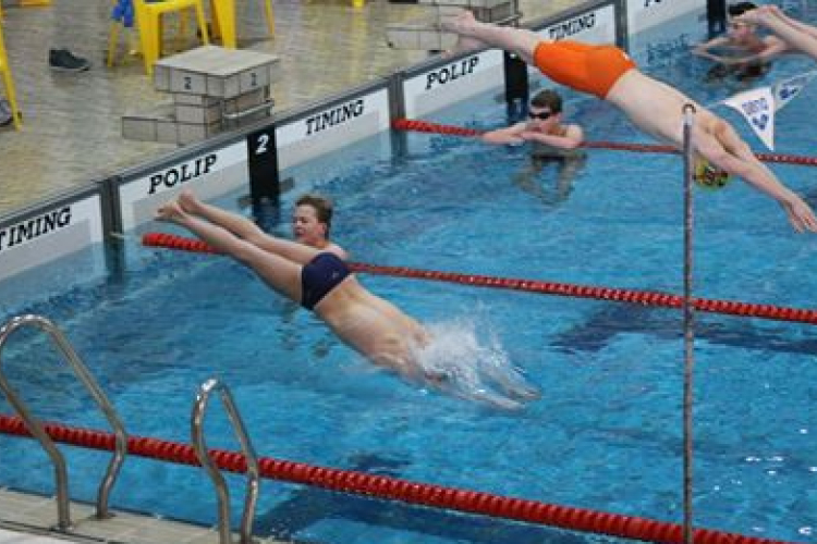 Beindult az úszószezon