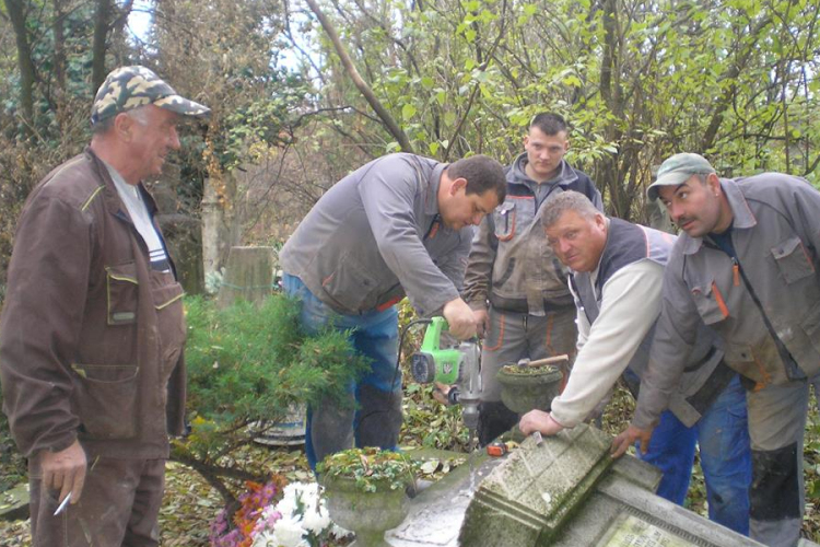 Köszönet  a kegyeletért