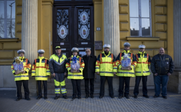 A MAGYAR AUTÓKLUB FEJÉR VÁRMEGYEI RENDŐRÖKET JUTALMAZOTT 