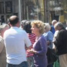 Együtt 2014 kampány-körút  a bejáratnál Gombossal