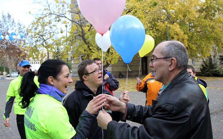 Léggömbökbe zárt vágyak