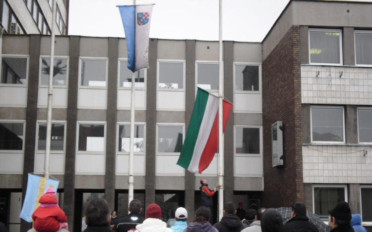 Székely zászlóval tisztelegnek