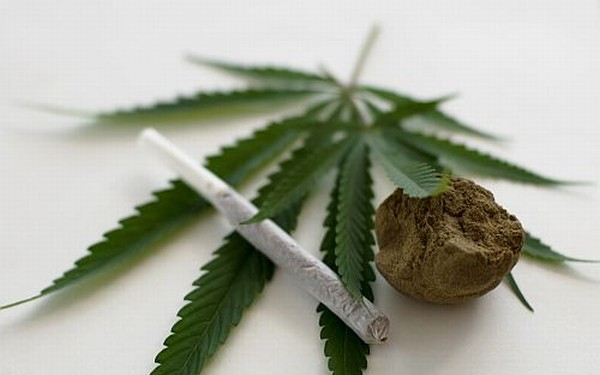 Kábítószerrel kereskedtek