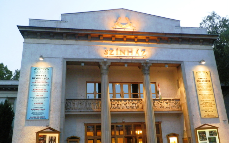 Elmarad a Budapest Bár