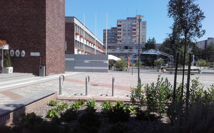  Csütörtökön, augusztus 11-én rendkívüli közgyűlés