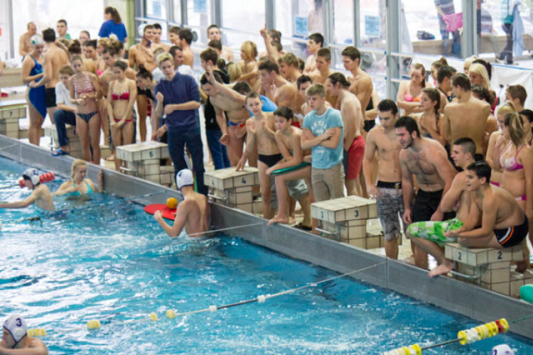 Víziparádé a középiskolásokkal
