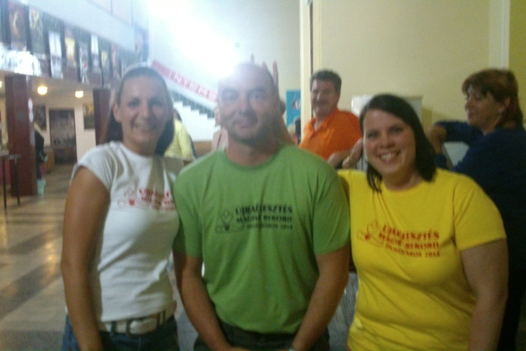 Közeledik a Guiness rekord - még a polgármester is újraéleszt