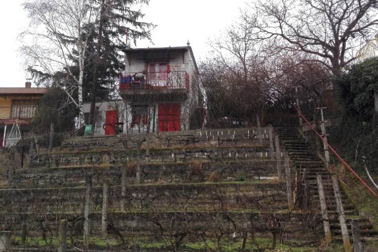 A kulcsi kis házról üzenik...