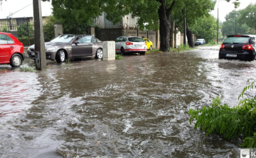 Elöntötte a víz Újpestet