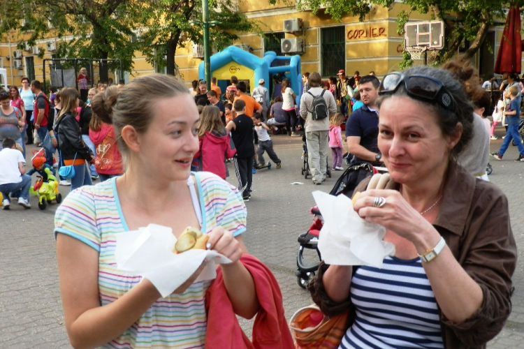 Májusi mulatság a Dózsa téren