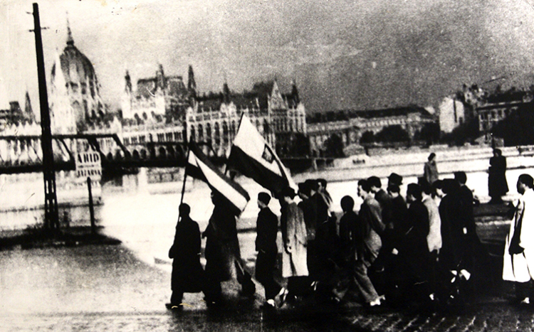 Lengyel-magyar két jóbarát...