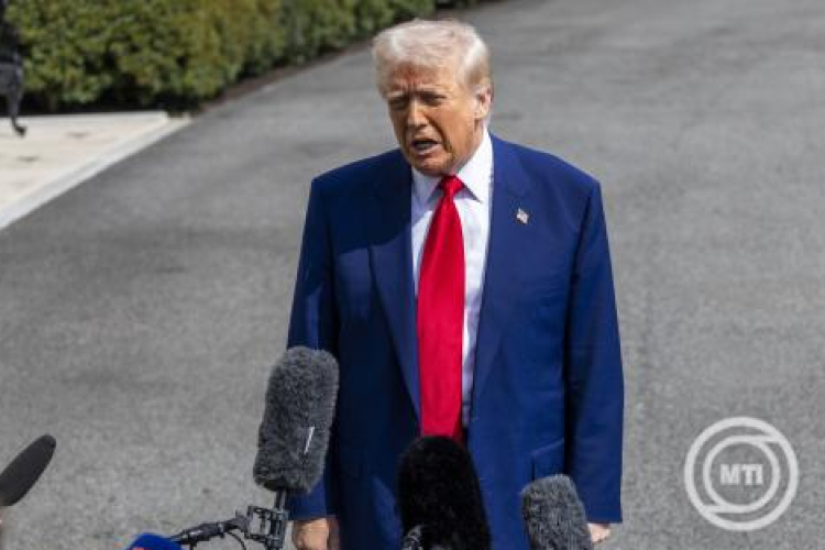 Donald Trump 90 napra felfüggesztette a vámokat, Kínát kivéve