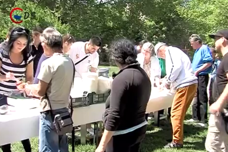 Ételt osztották a focisták - DSTV videóval