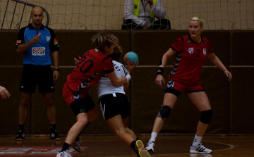 Az akadémia menetel