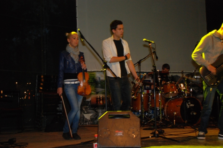 ifj.Dráviczki Márton felvételei a Parázs-Varázs színpadáról