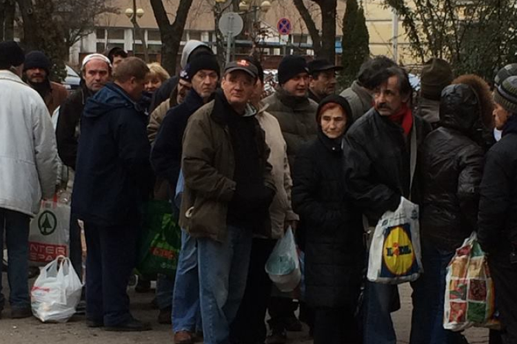 Boldog délután pörkölttel és borral