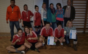 Hildes lányok rúgták a labdát